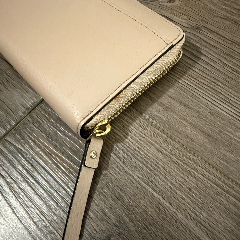 Kate Spade Wallet - Picture 3 of 8